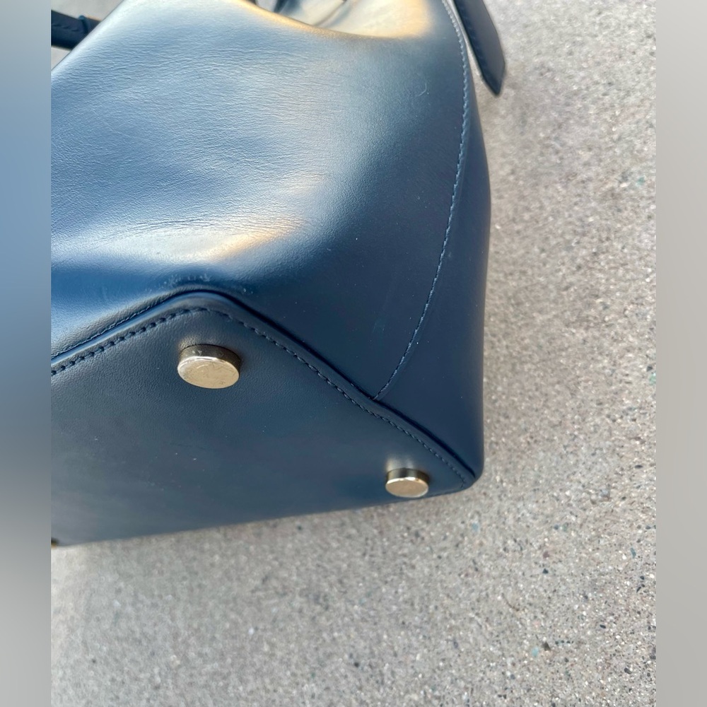 Michael Kors Blakely Medium Leather Bucket Bag Navy Blue - Picture 9 of 12